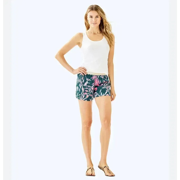 NWT Lilly Pulitzer Rylan Shorts - MSRP $58 - Size Small - Picture 2 of 4